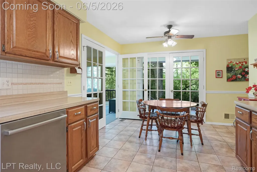 5236 Schlenker Road Hamburg Township MI 48139