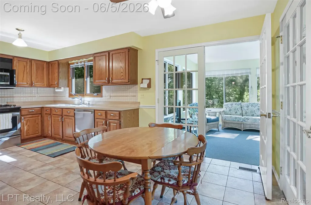 5236 Schlenker Road Hamburg Township MI 48139