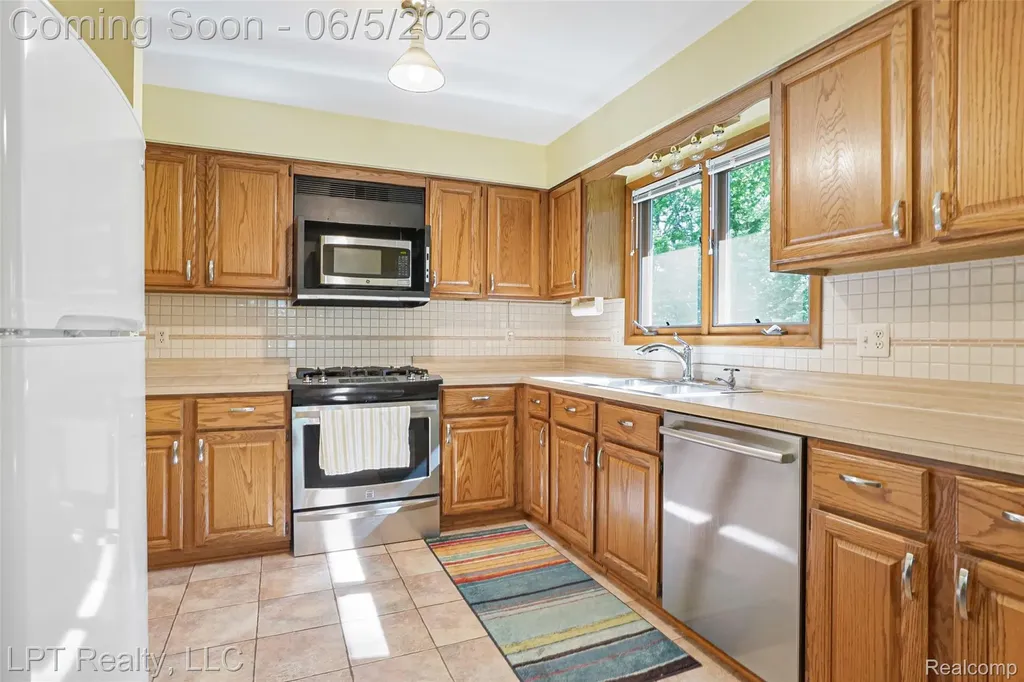 5236 Schlenker Road Hamburg Township MI 48139