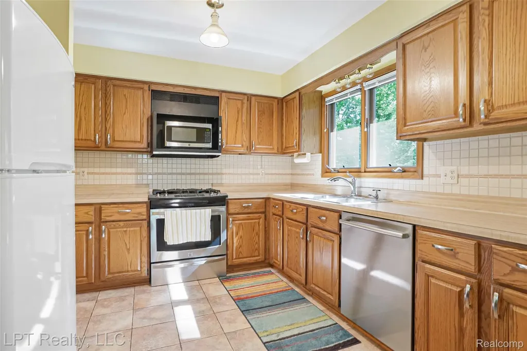 5236 Schlenker Road Hamburg Township MI 48139
