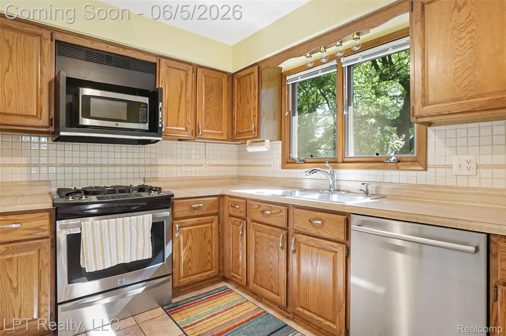 5236 Schlenker Road Hamburg Township MI 48139