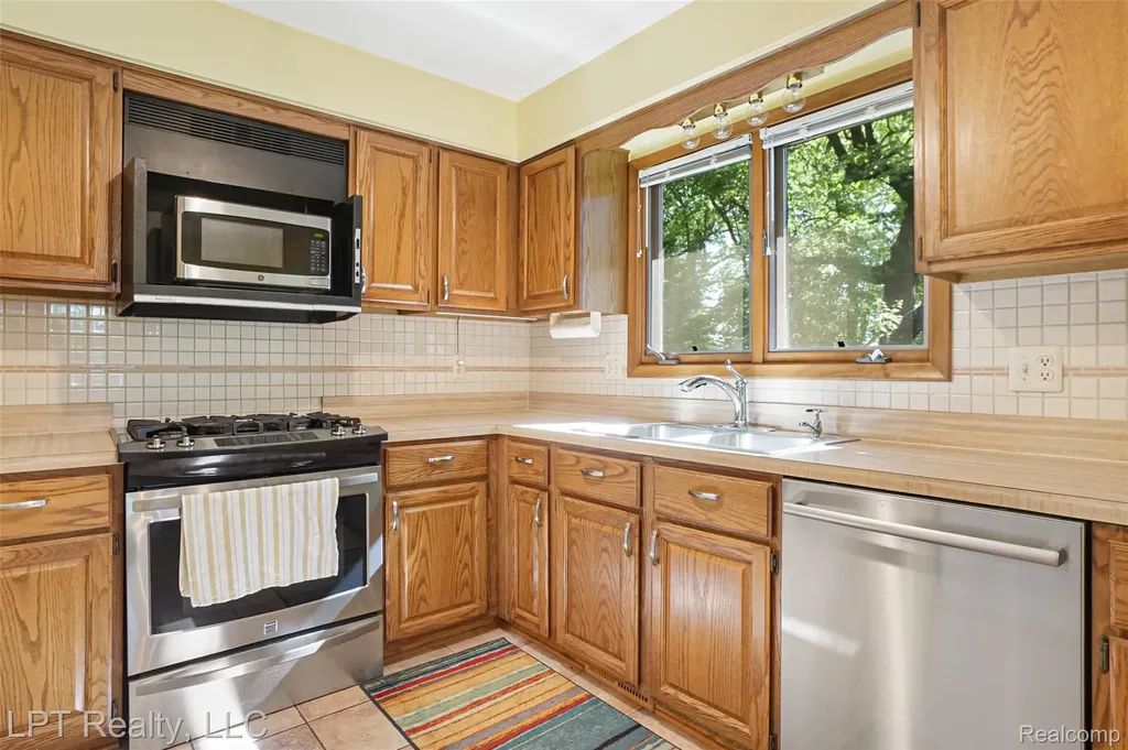 5236 Schlenker Road Hamburg Township MI 48139