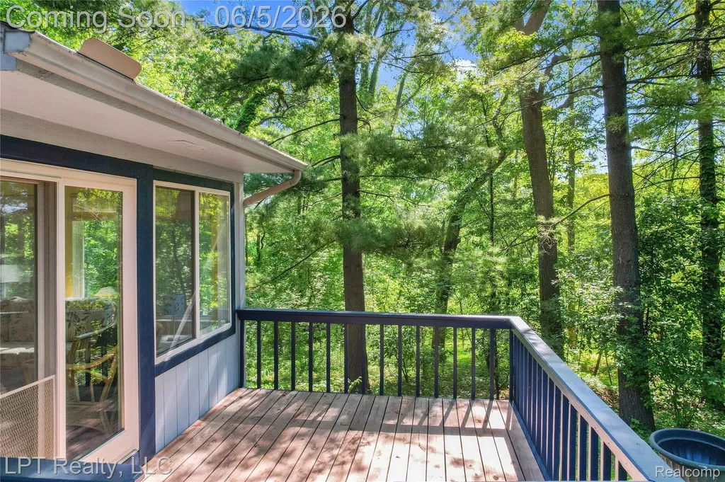 5236 Schlenker Road Hamburg Township MI 48139