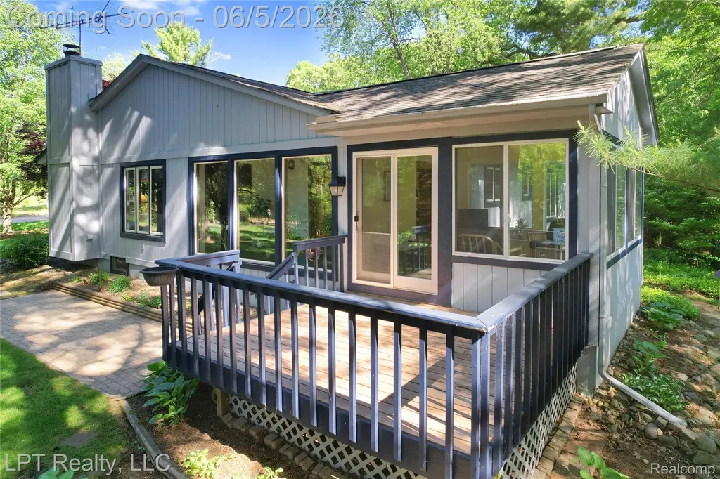 5236 Schlenker Road Hamburg Township MI 48139