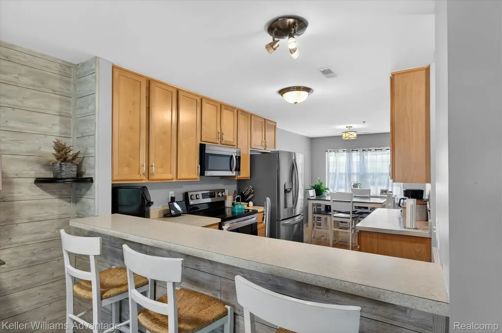 446 Old Pine Way Walled Lake City MI 48390