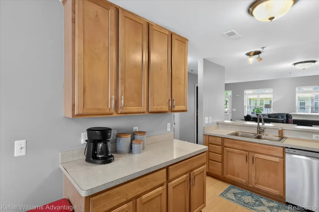 446 Old Pine Way Walled Lake City MI 48390