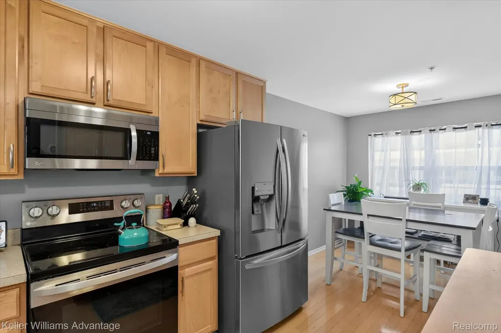 446 Old Pine Way Walled Lake City MI 48390