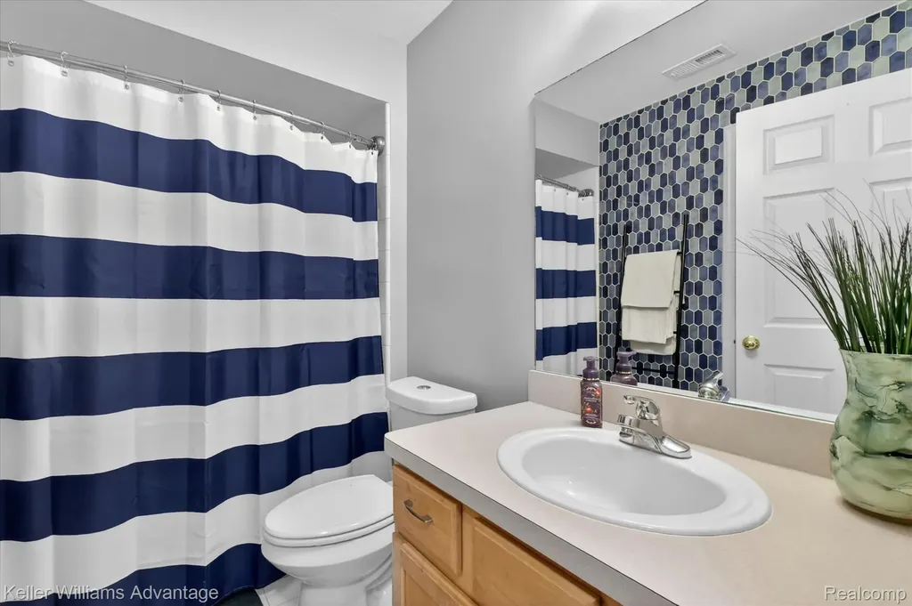 446 Old Pine Way Walled Lake City MI 48390