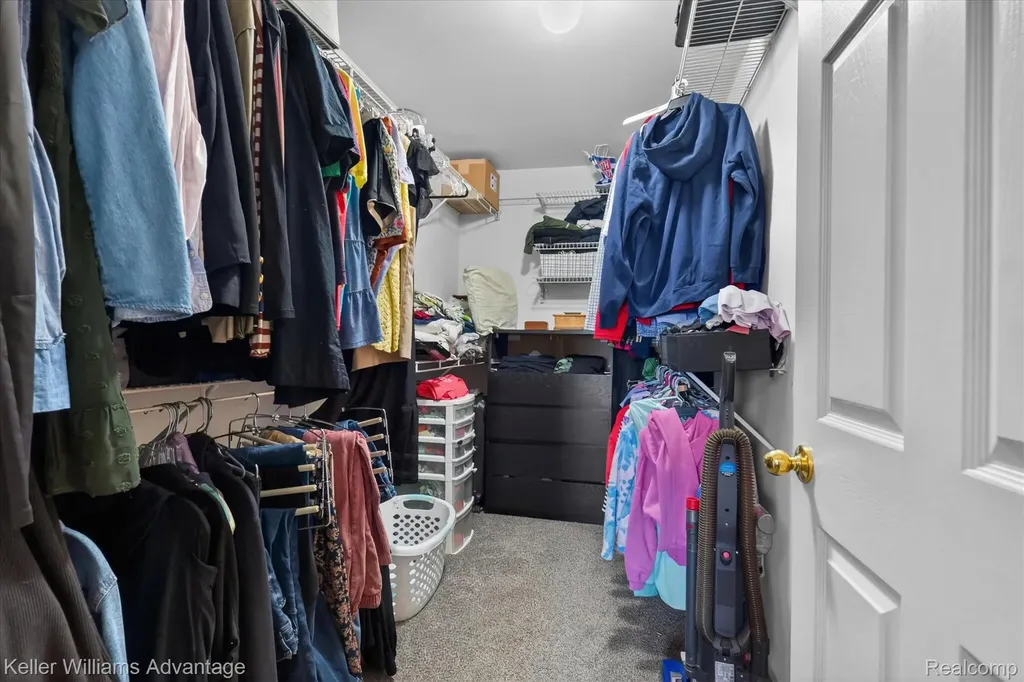446 Old Pine Way Walled Lake City MI 48390