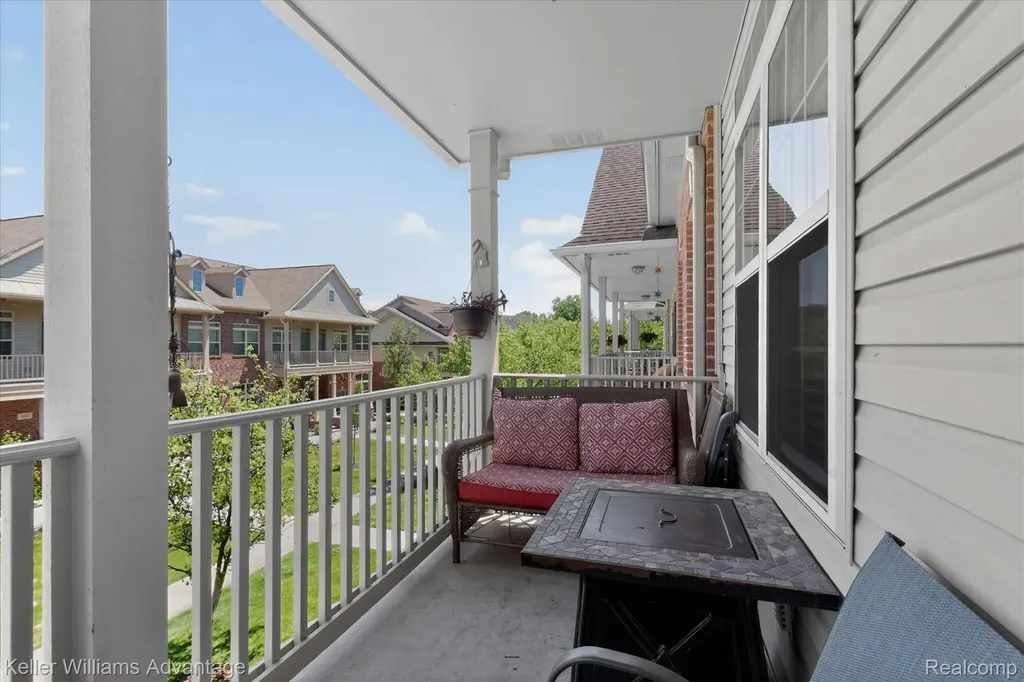 446 Old Pine Way Walled Lake City MI 48390