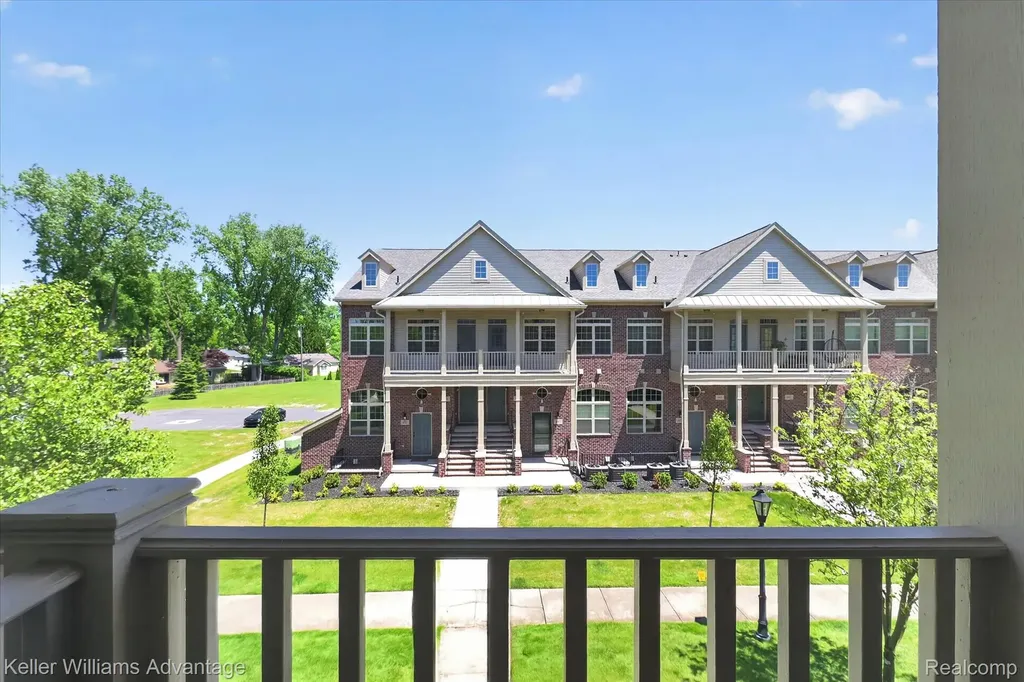 446 Old Pine Way Walled Lake City MI 48390