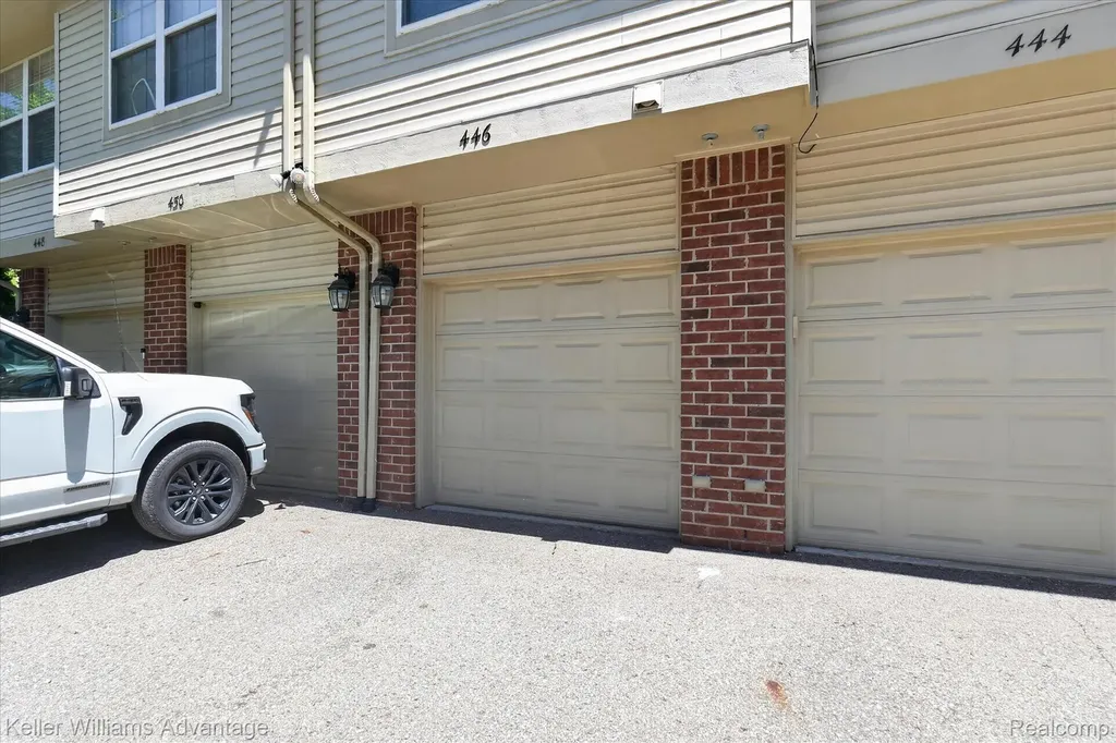 446 Old Pine Way Walled Lake City MI 48390