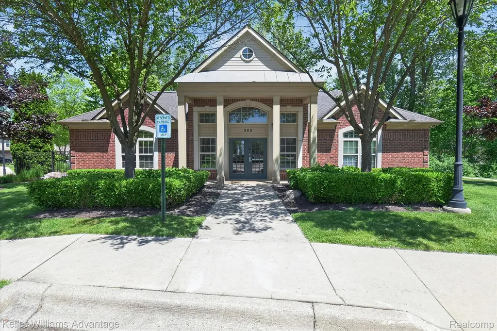 446 Old Pine Way Walled Lake City MI 48390