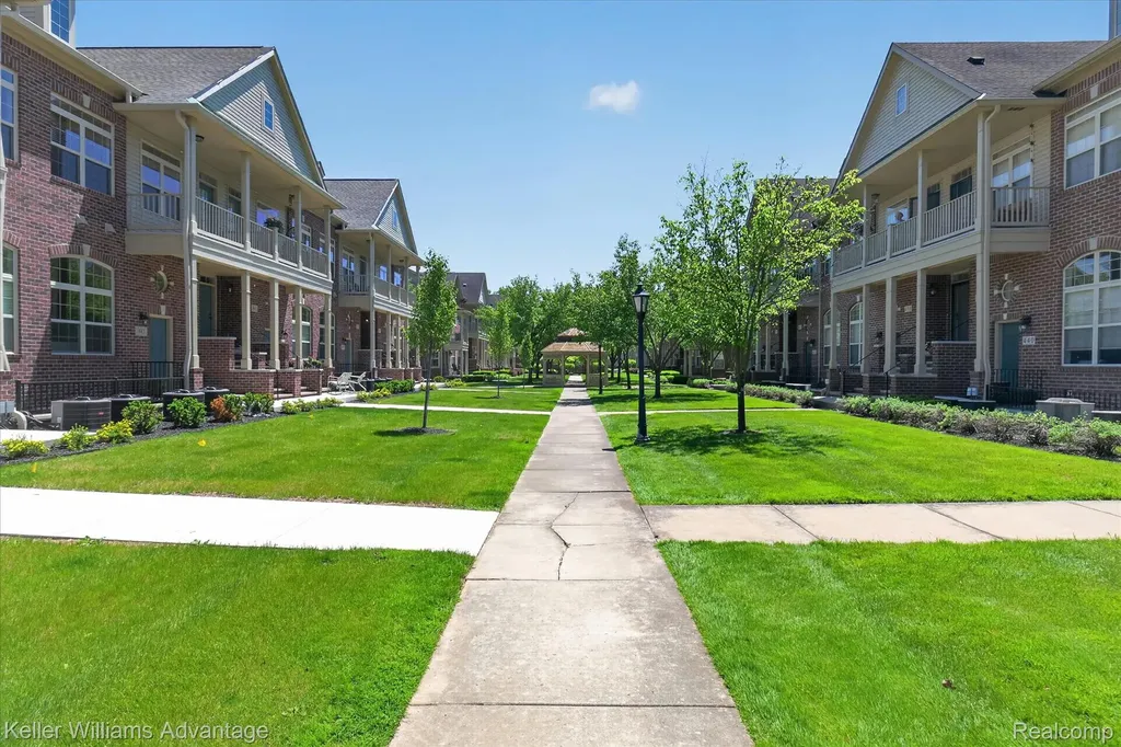 446 Old Pine Way Walled Lake City MI 48390