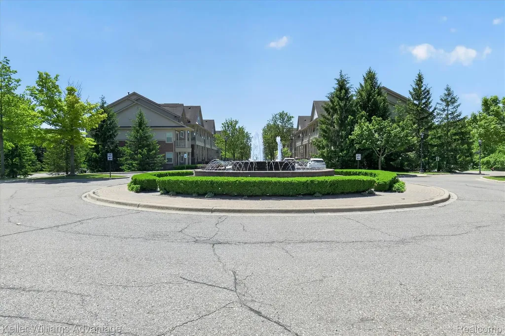 446 Old Pine Way Walled Lake City MI 48390