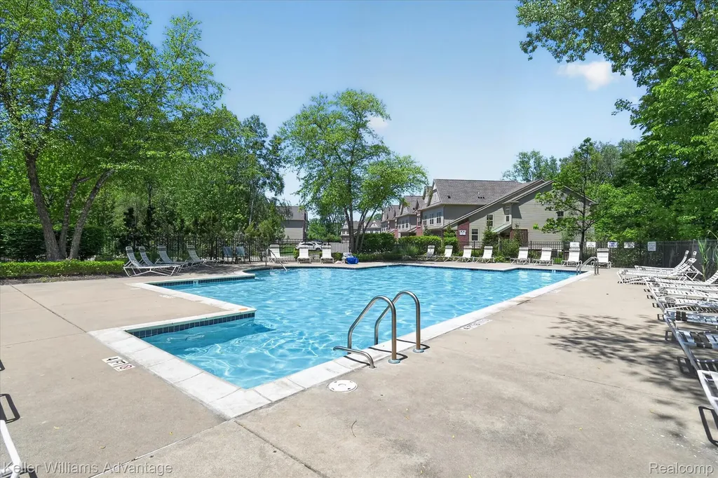 446 Old Pine Way Walled Lake City MI 48390