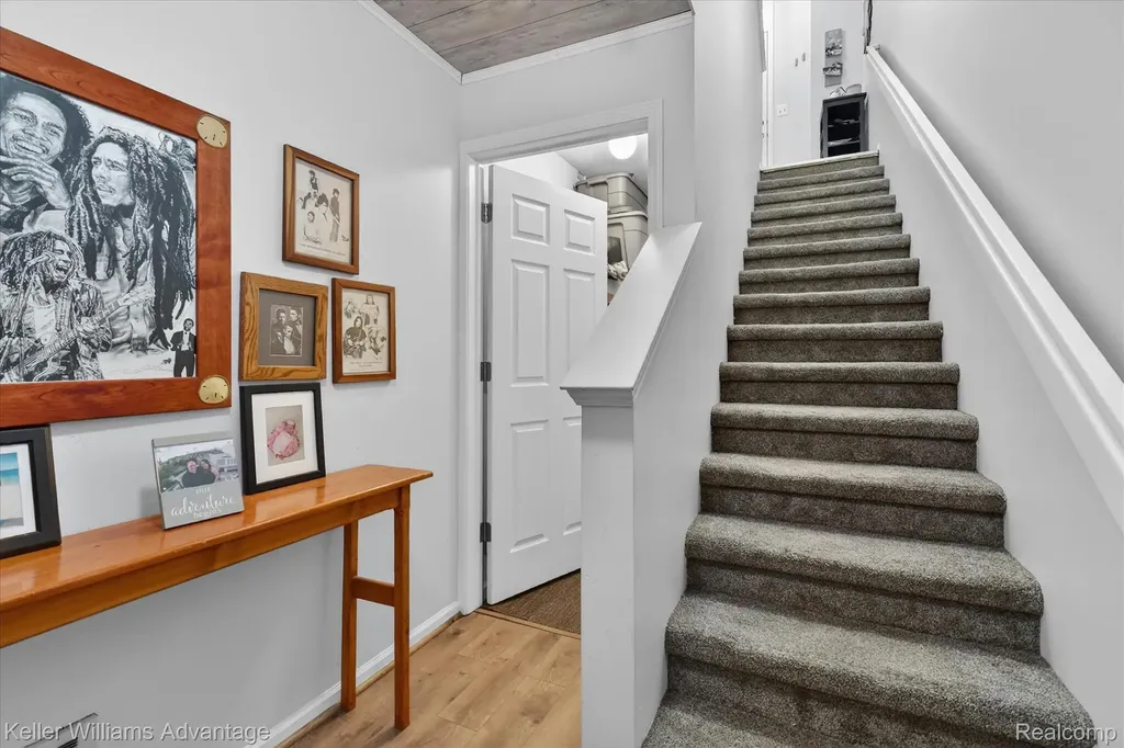 446 Old Pine Way Walled Lake City MI 48390