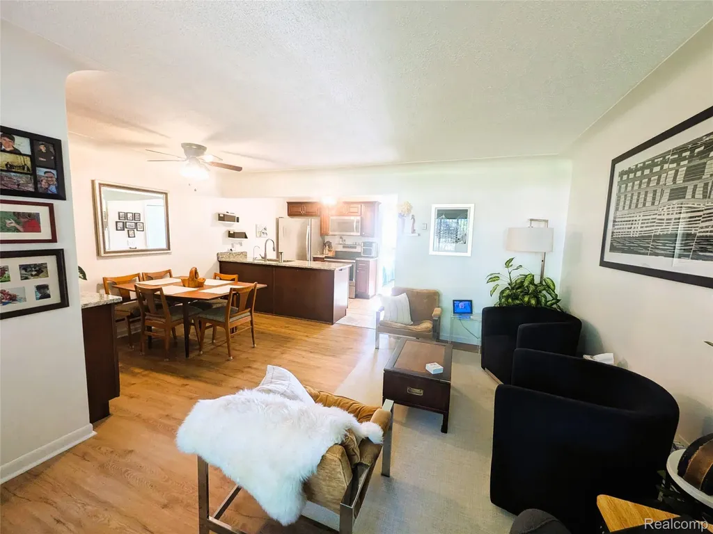 995 N Cass Lake Road Waterford Charter Township MI 48328