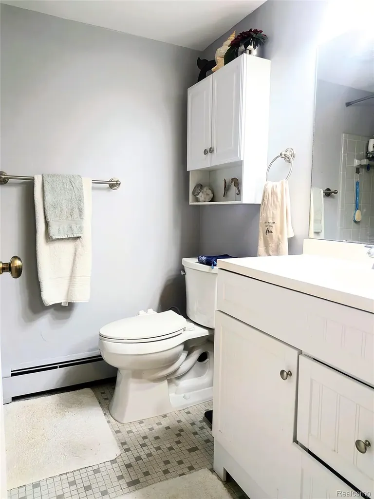 995 N Cass Lake Road Waterford Charter Township MI 48328