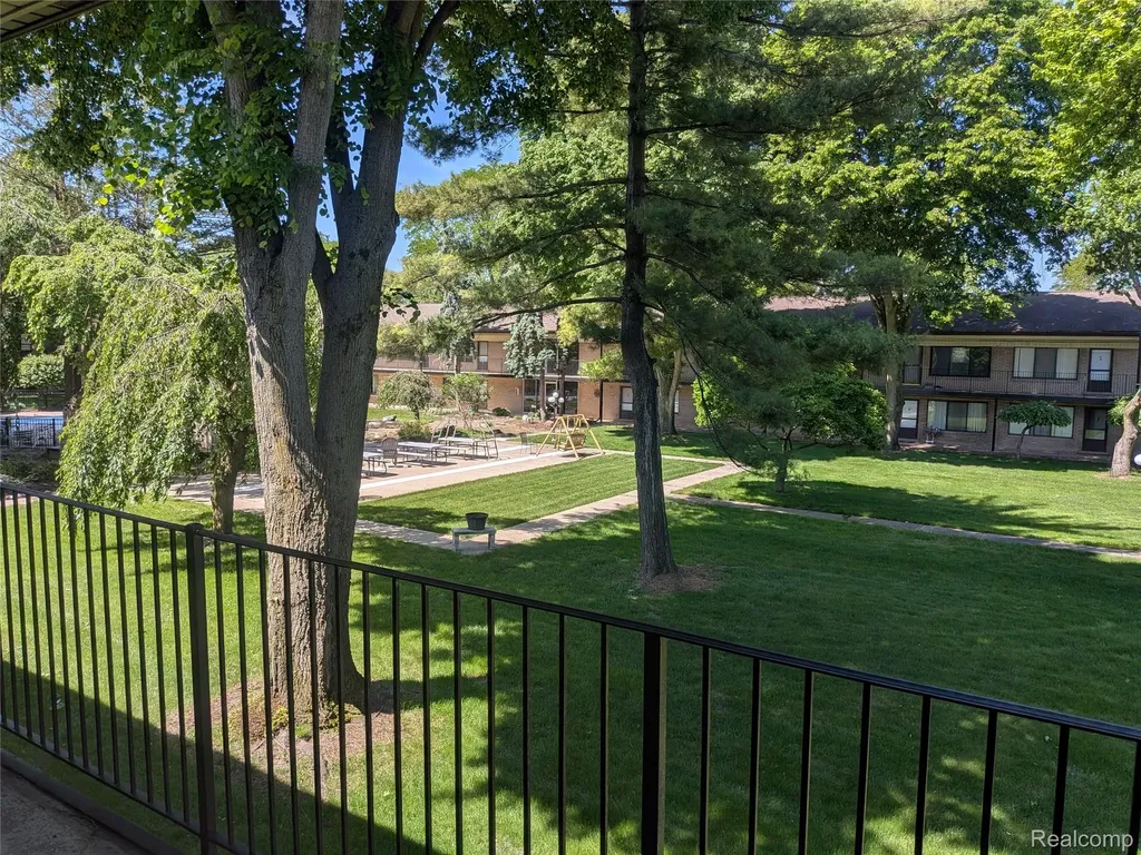 995 N Cass Lake Road Waterford Charter Township MI 48328