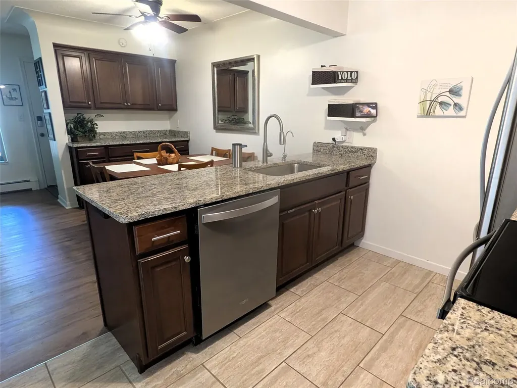 995 N Cass Lake Road Waterford Charter Township MI 48328
