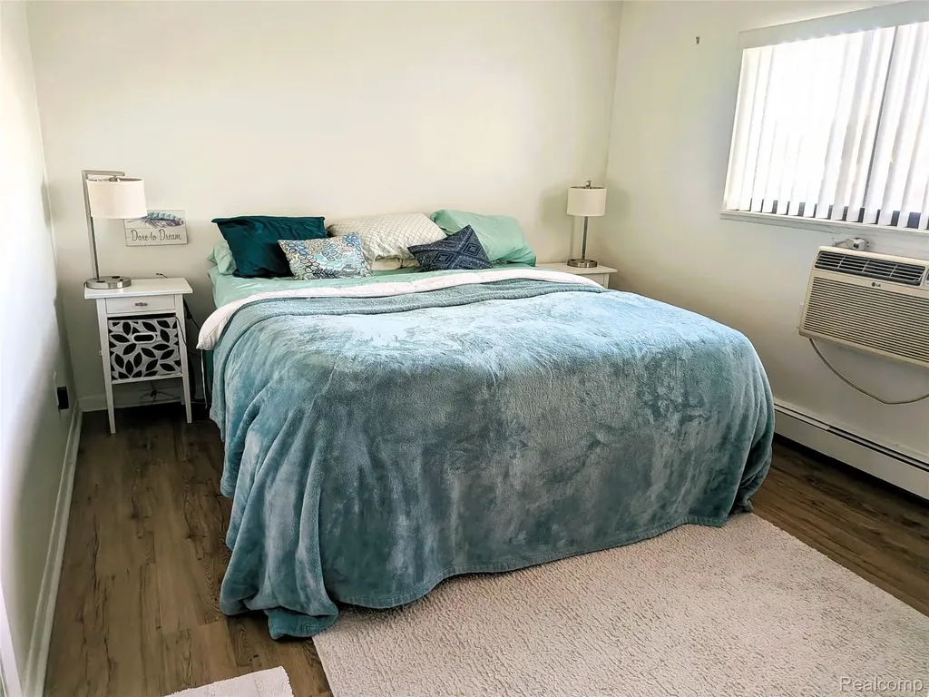 995 N Cass Lake Road Waterford Charter Township MI 48328