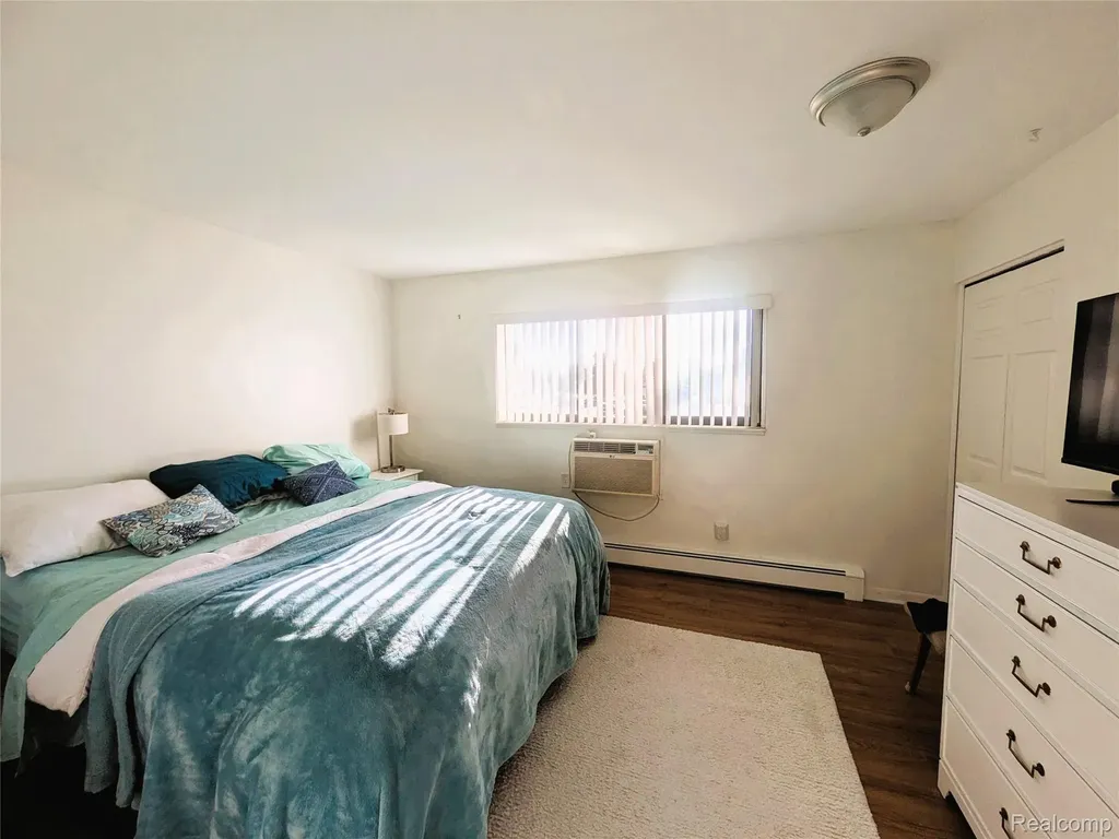995 N Cass Lake Road Waterford Charter Township MI 48328