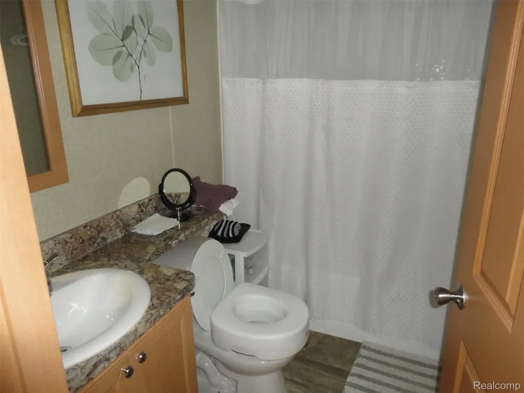 463 Edinborough Street Bedford Township MI 48182