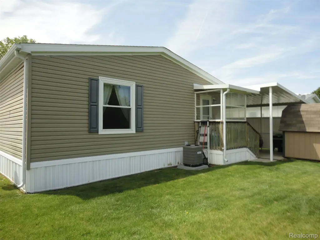463 Edinborough Street Bedford Township MI 48182