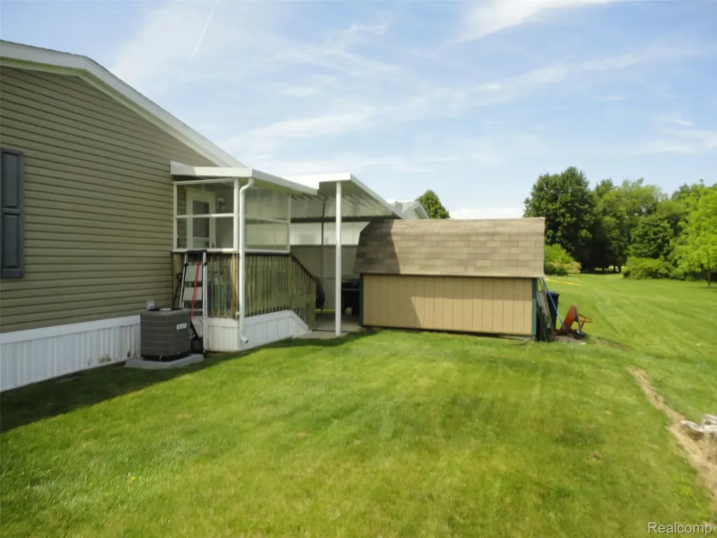 463 Edinborough Street Bedford Township MI 48182