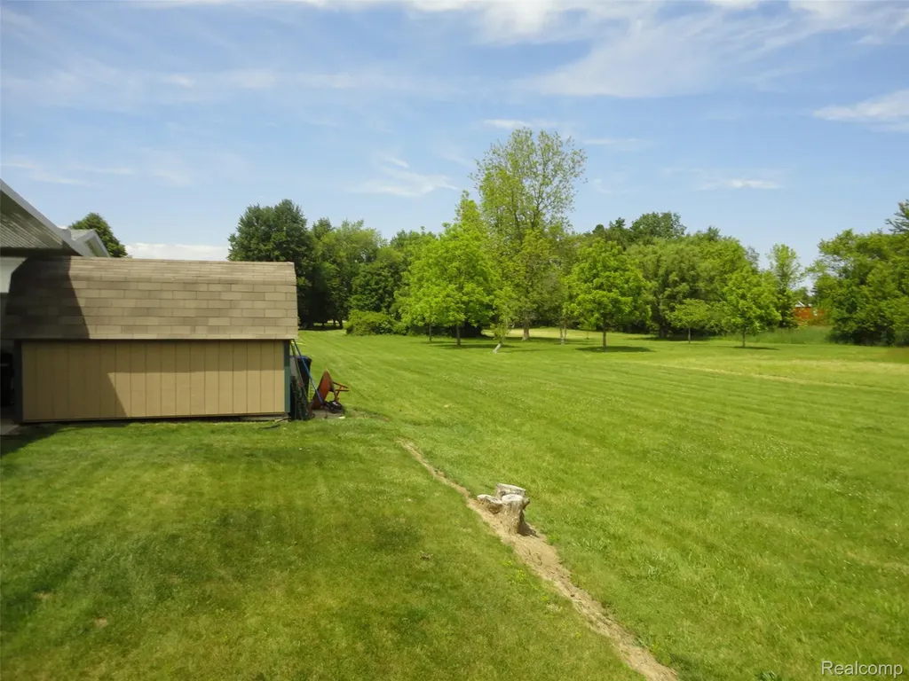 463 Edinborough Street Bedford Township MI 48182