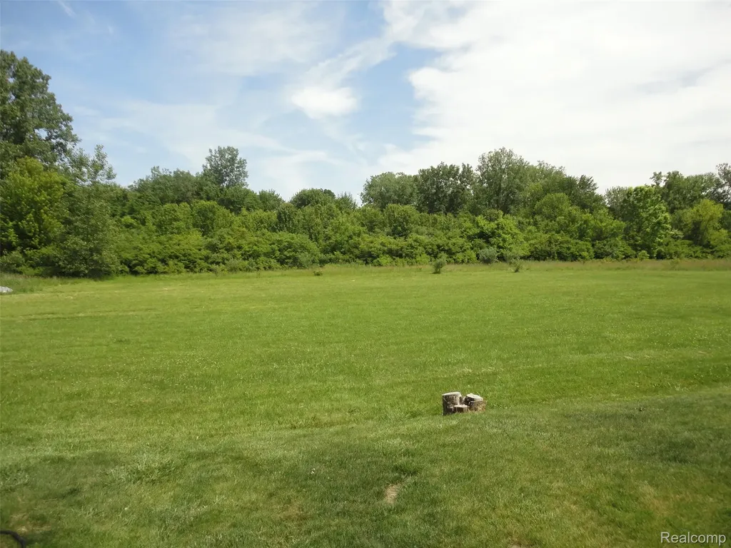 463 Edinborough Street Bedford Township MI 48182