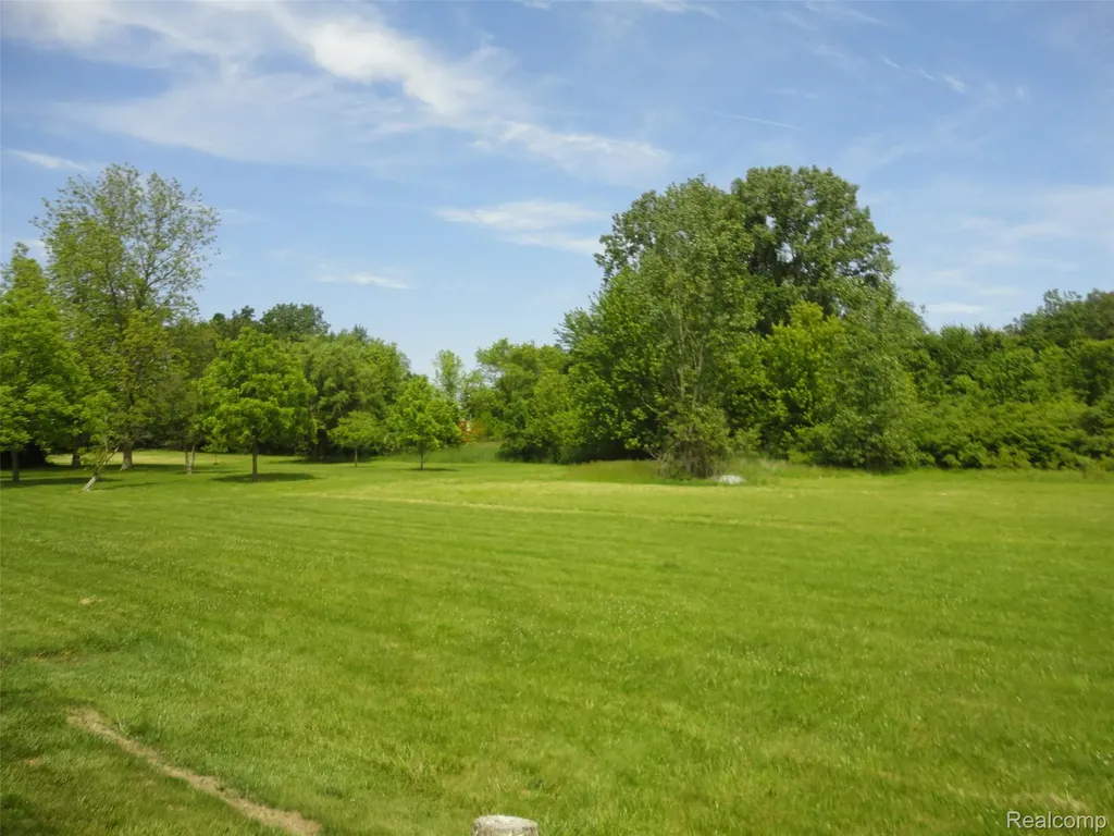 463 Edinborough Street Bedford Township MI 48182