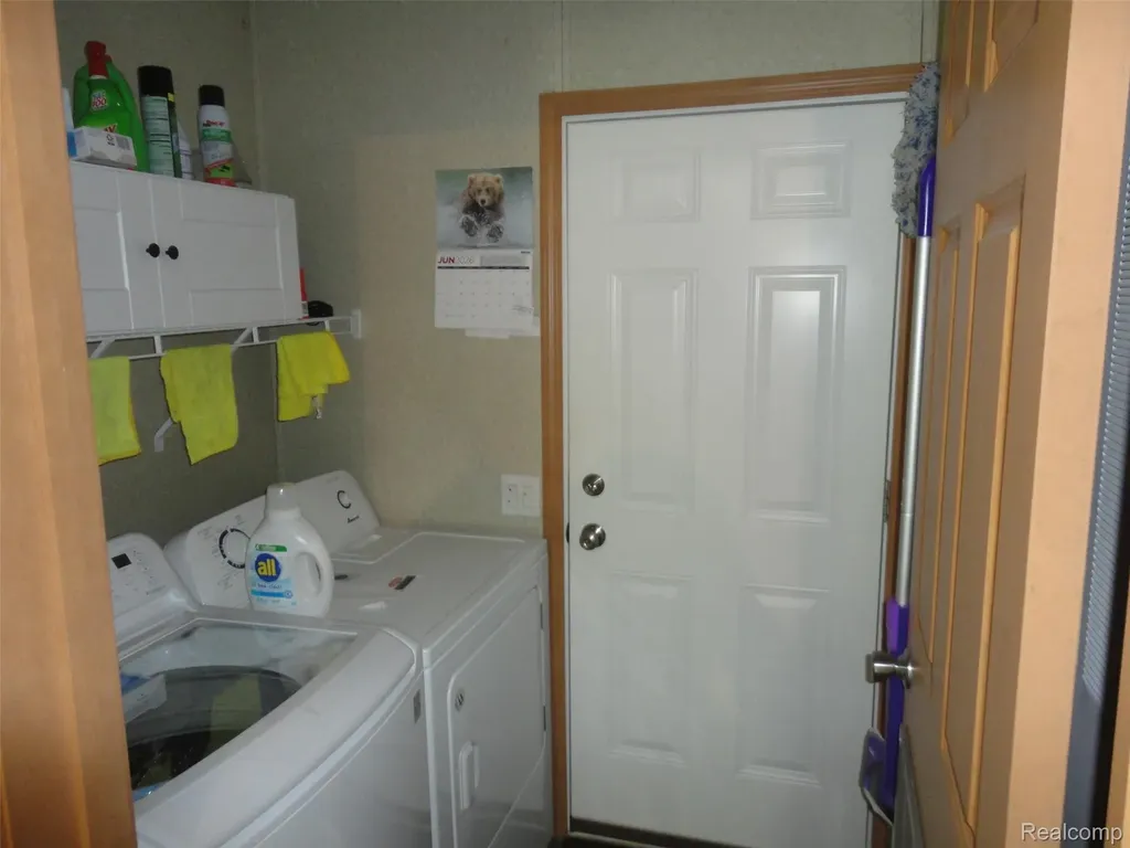 463 Edinborough Street Bedford Township MI 48182