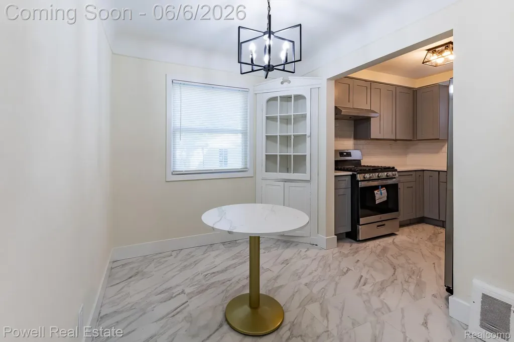 25246 Hayes Road Roseville City MI 48066