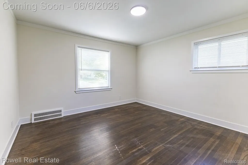 25246 Hayes Road Roseville City MI 48066