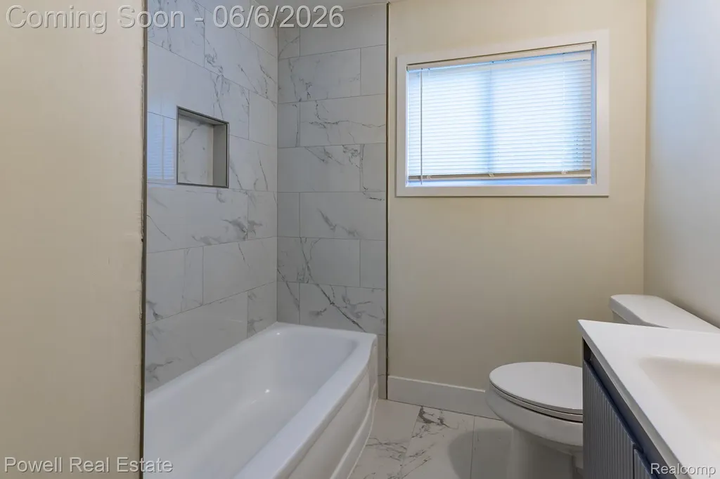 25246 Hayes Road Roseville City MI 48066