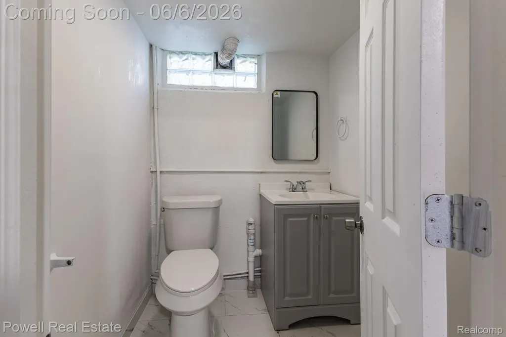 25246 Hayes Road Roseville City MI 48066