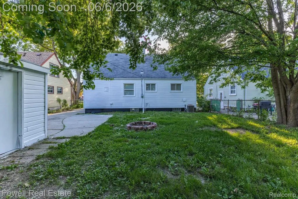 25246 Hayes Road Roseville City MI 48066
