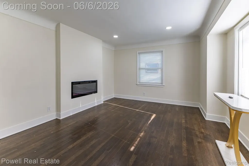 25246 Hayes Road Roseville City MI 48066