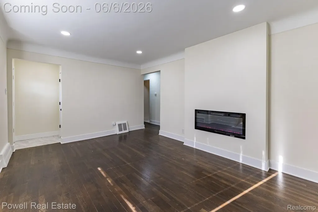 25246 Hayes Road Roseville City MI 48066