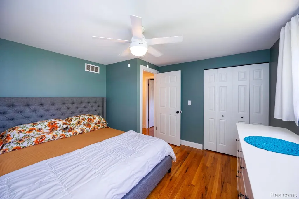 21076 Millbury Drive Woodhaven City MI 48183