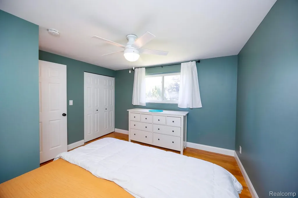 21076 Millbury Drive Woodhaven City MI 48183