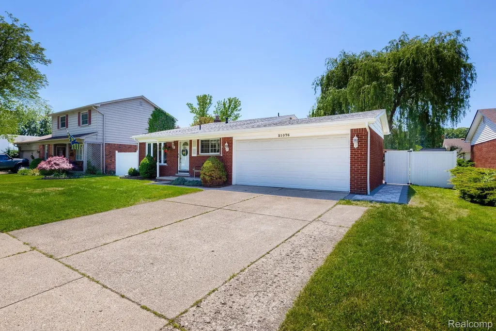 21076 Millbury Drive Woodhaven City MI 48183