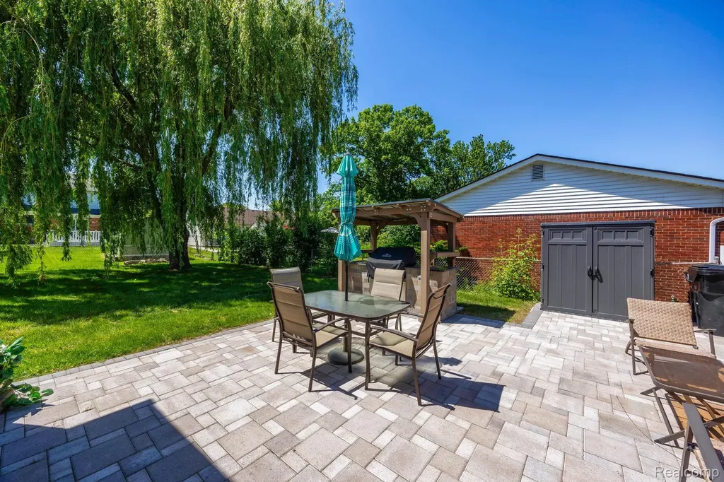 21076 Millbury Drive Woodhaven City MI 48183