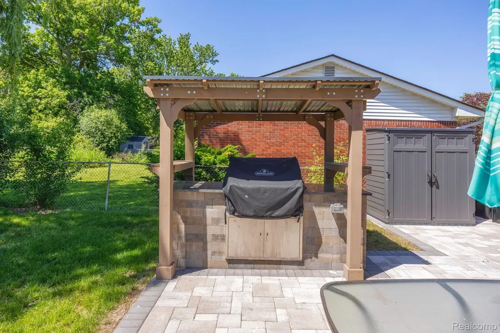 21076 Millbury Drive Woodhaven City MI 48183