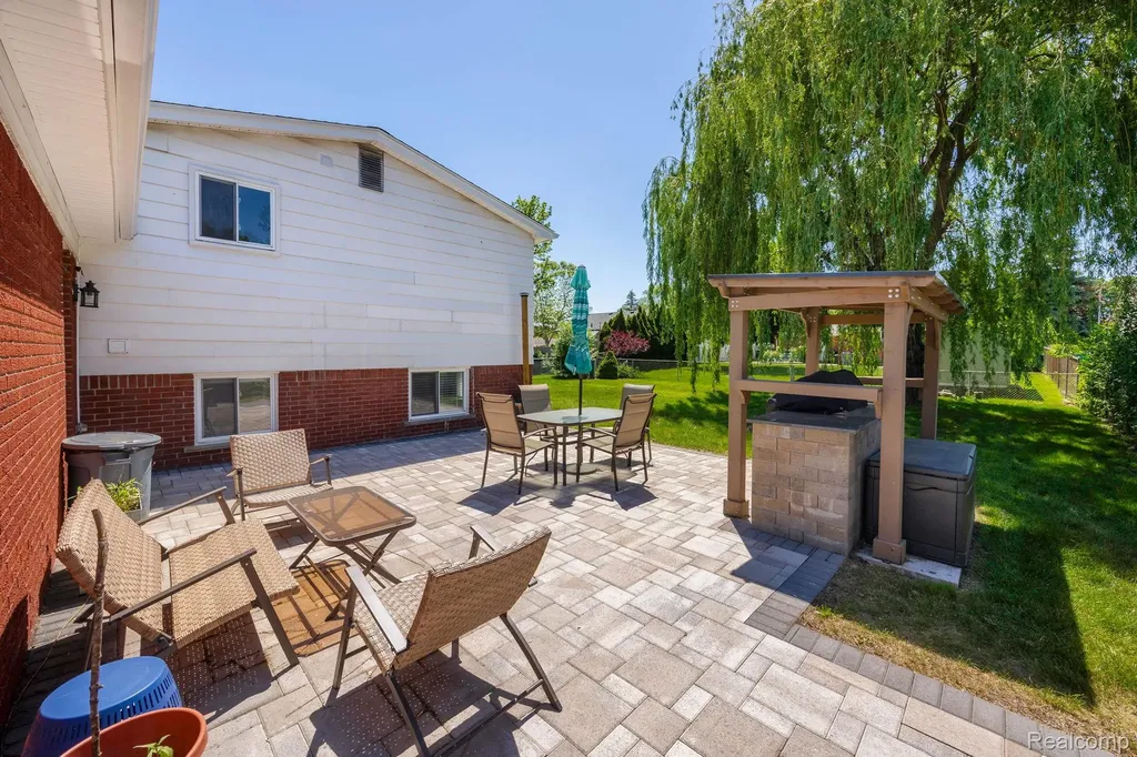 21076 Millbury Drive Woodhaven City MI 48183