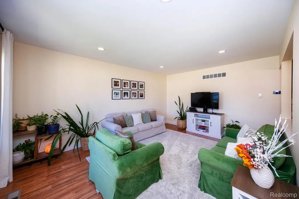 21076 Millbury Drive Woodhaven City MI 48183