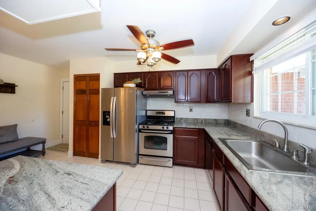 21076 Millbury Drive Woodhaven City MI 48183