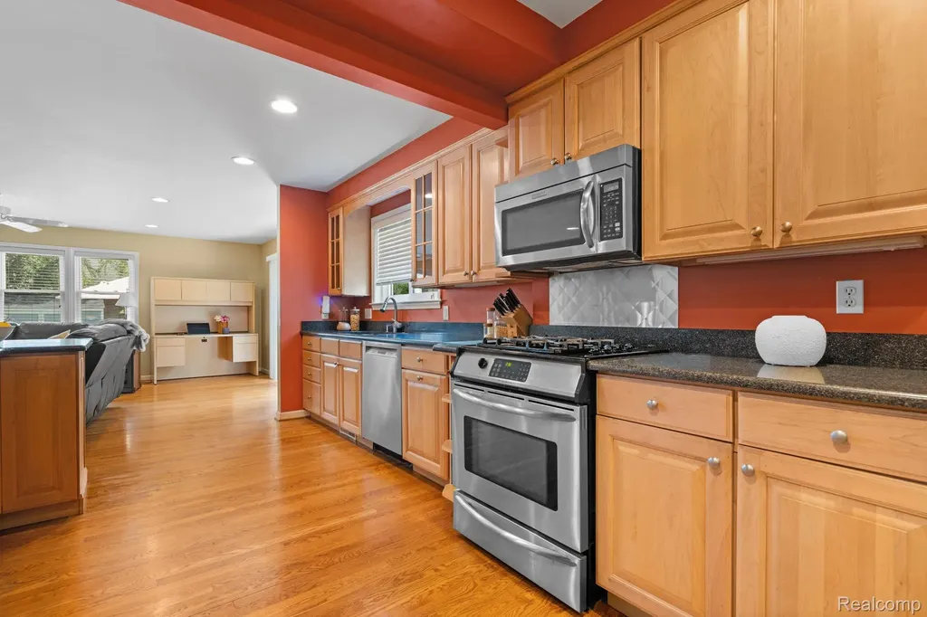 10065 Hart Avenue Huntington Woods City MI 48070